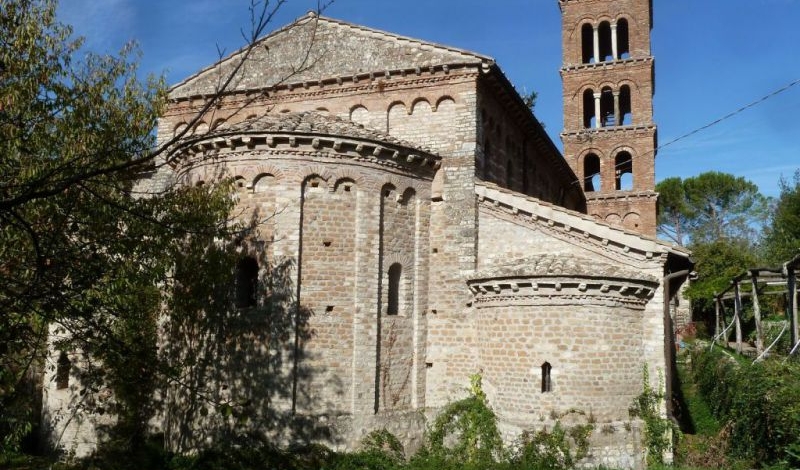 Visita guidata attraverso 2000 anni di storia: dall’insediamento romano alla presenza benedettina e guglielmita